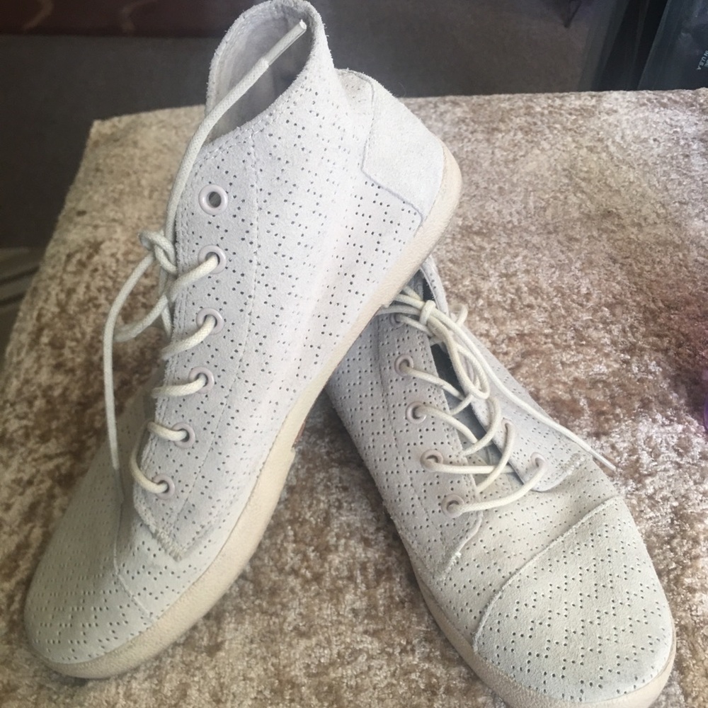 Toms Lace Up Suede Boots